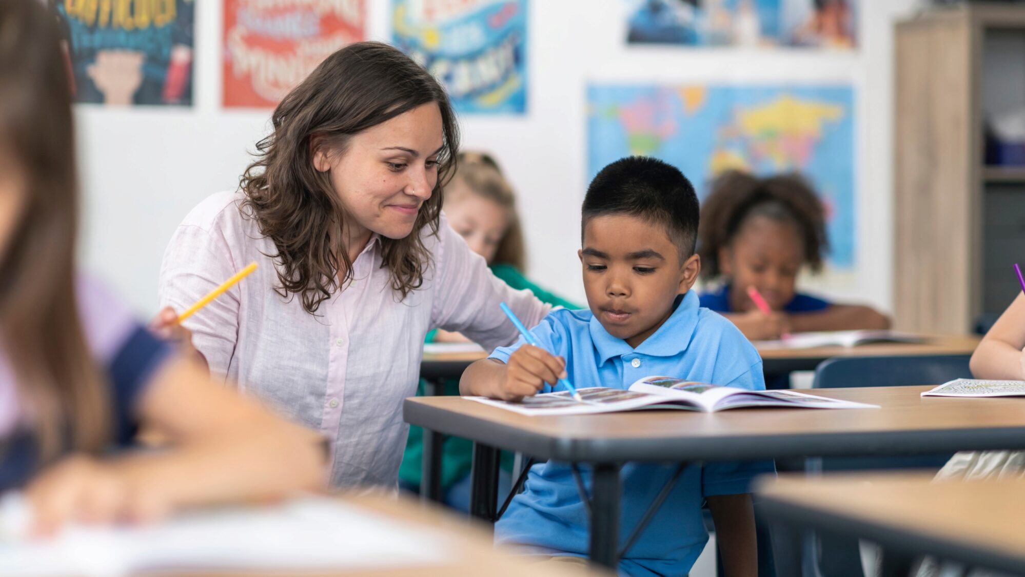 Professora amb alumne