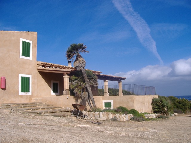 2. Exteriors refugi Arenalet.JPG