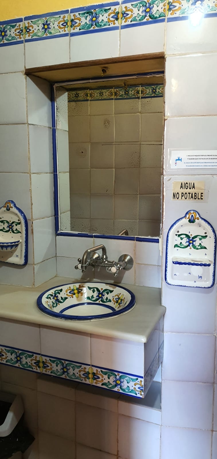 7. Serveis refugi sarenalet.JPG