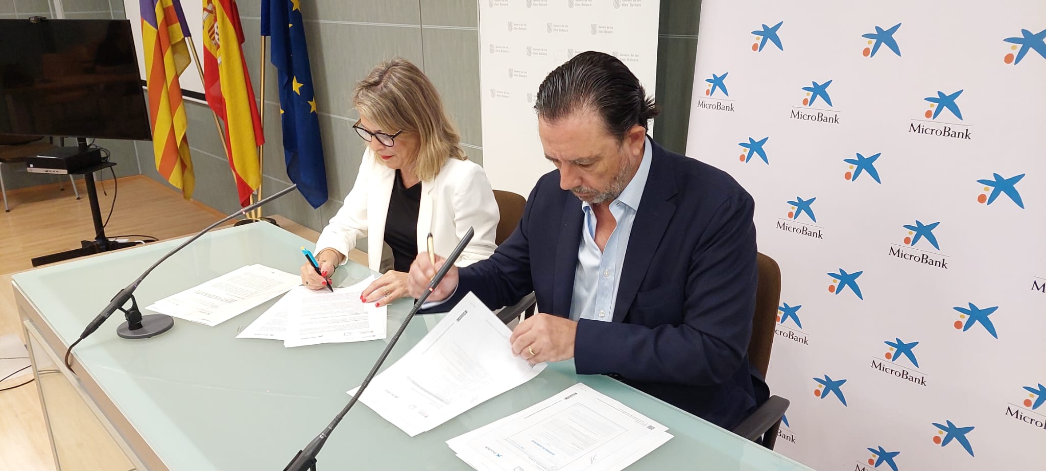 La Conselleria d'Ocupació, Empresa i Energia i MicroBank signen un conveni de col·laboració per a impulsar l'activitat emprenedora i l'autoocupació