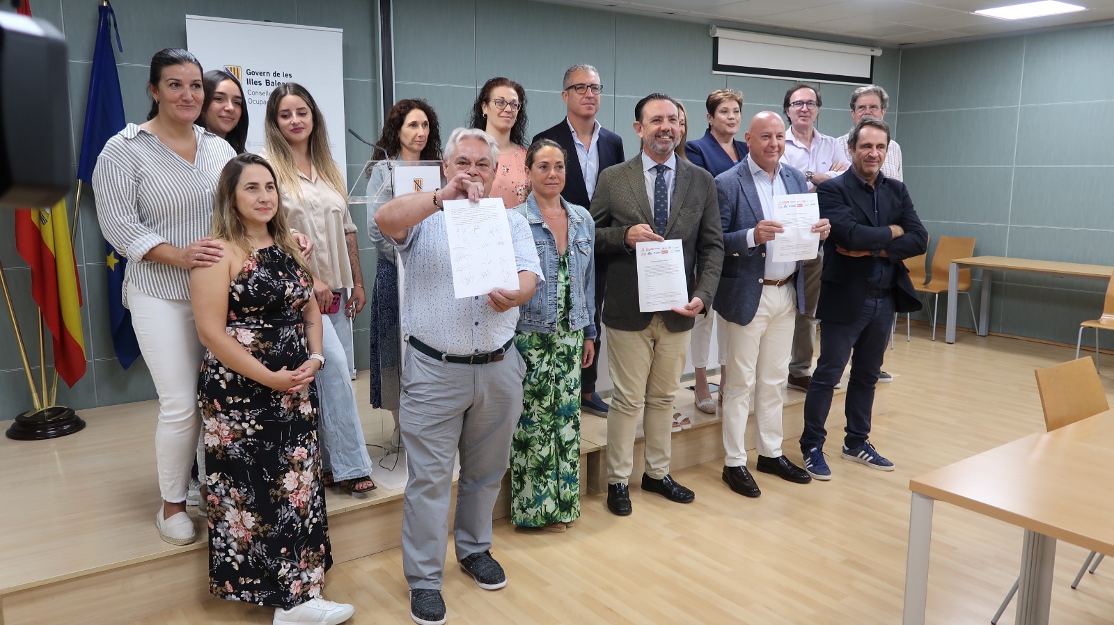 La sessió de la Comissió Interinsular Assessora de Comerç, celebrada avui amb la presència de representants dels Consells insulars de les Illes Balears, sindicats i patronals del sector, ha aprovat per unanimitat la proposta de calendari per a 2025 d’obertura comercial de diumenges i festius.