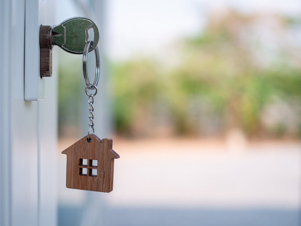 Imatge d'un clauer en una porta