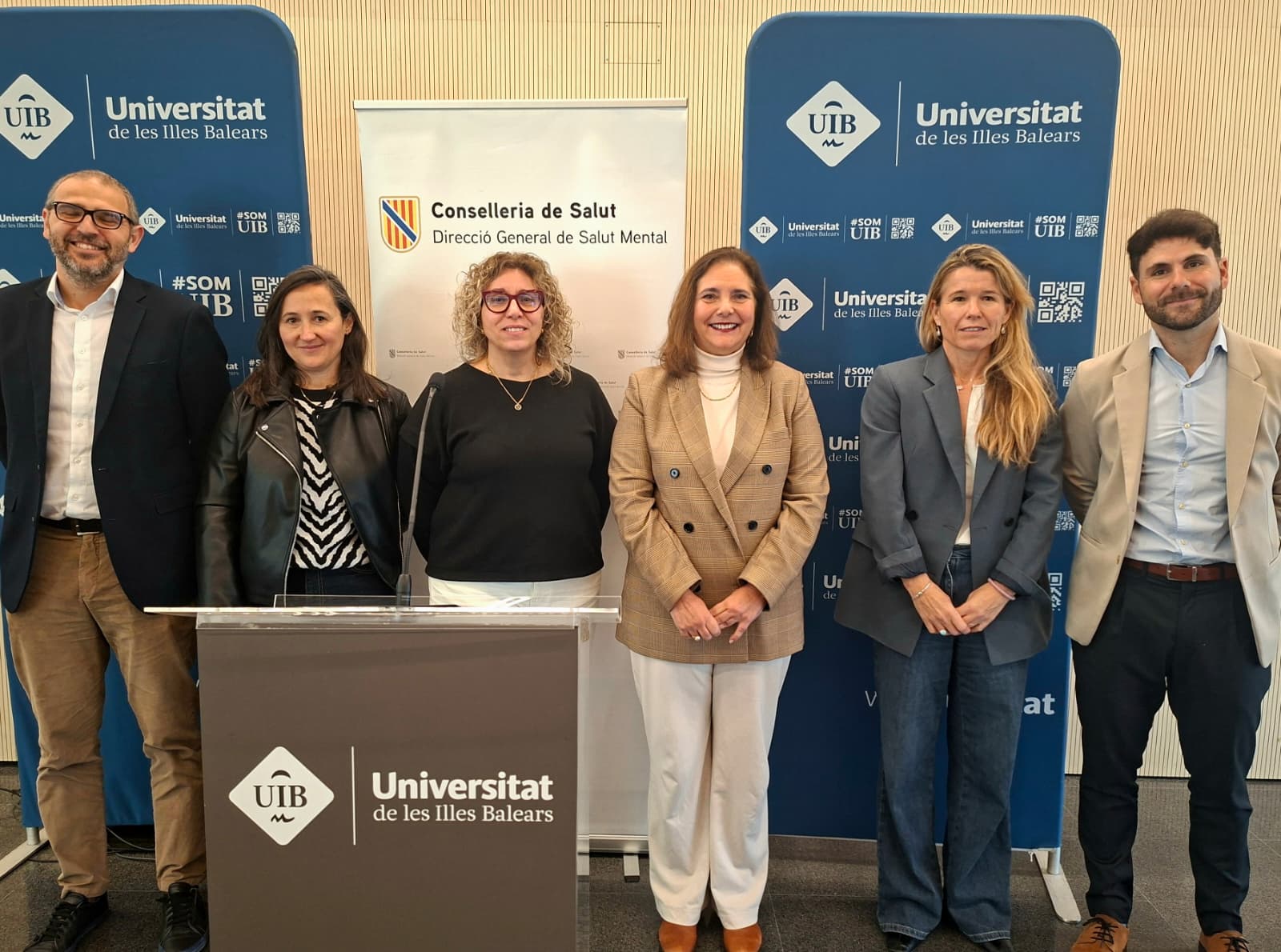 La consellera de Salut, Manuela García, en la presentació del projecte, acompanyada pel vicerector de la UIB, Adrià Muntaner, i Patricia García Pazo, professora titular d’Infermeria i Fisioteràpia