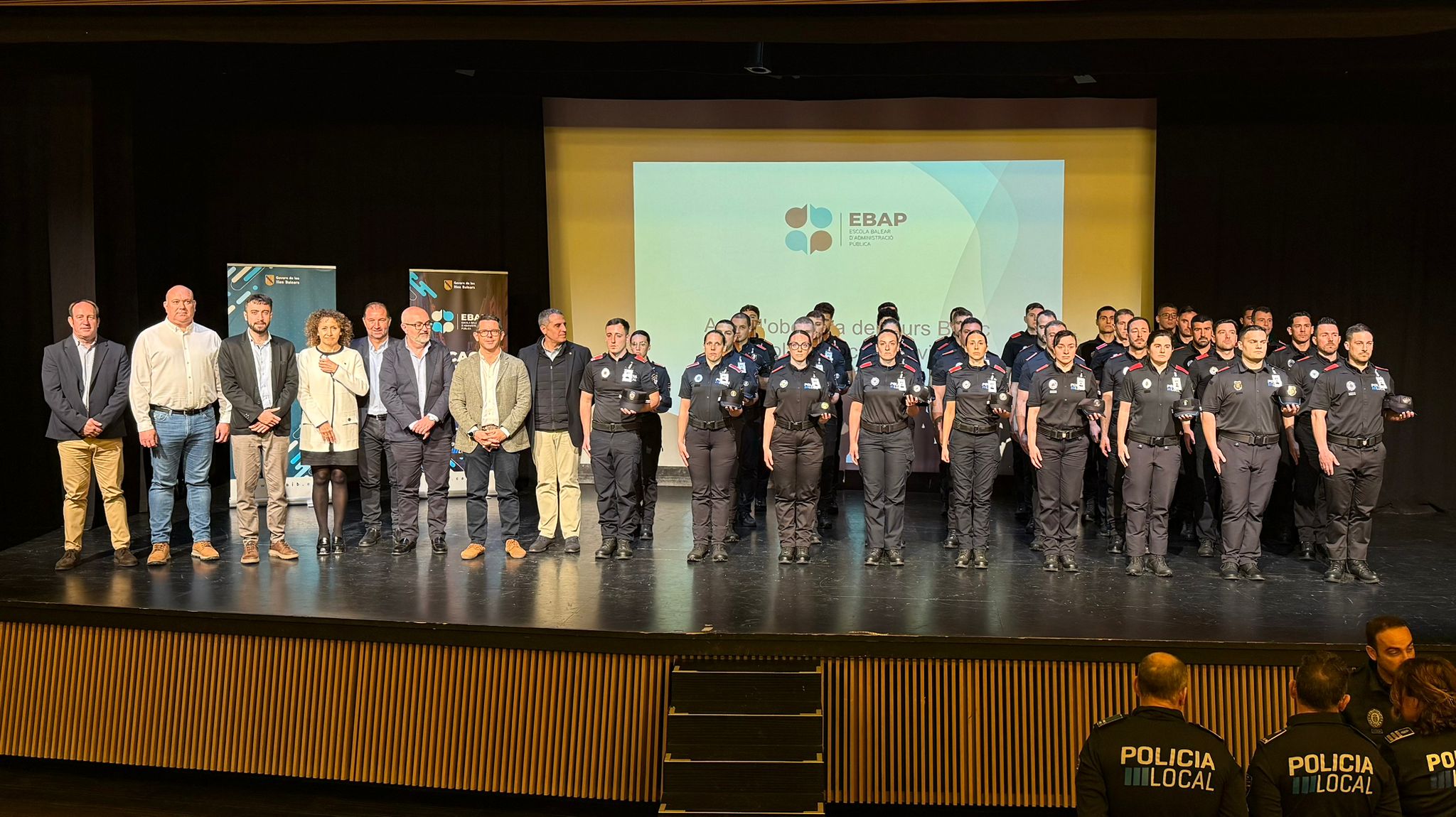 Acte celebrat al Centre Cultural de Jesús amb la 47a promoció del curs bàsic de capacitació de policia local a Eivissa 