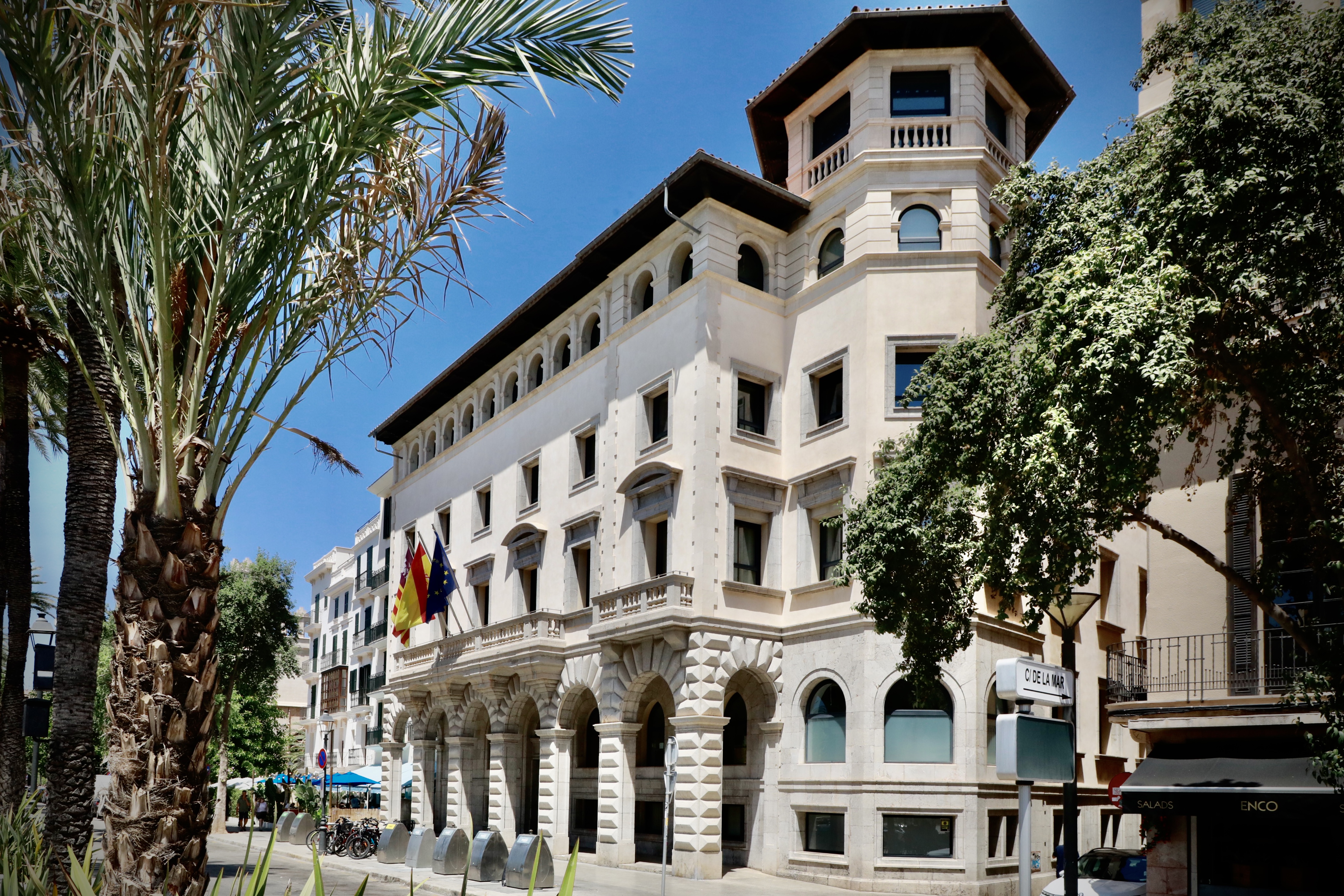 Façana de la seu de la conselleria de Presidència, Coordinació de l'Acció de Govern i Cooperació Local