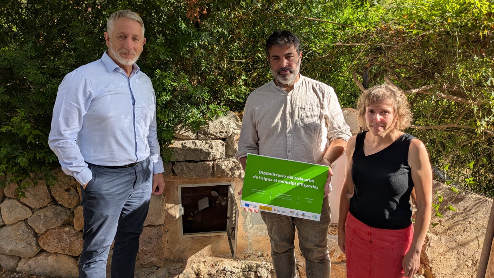 El director general de Recursos Hídrics, Joan Calafat, el batle d’Esporles, Josep Ferrà, i la regidora d’Urbanisme, Vies i Obres, Habitatge, Territori i Patrimoni i Medi Ambient, Maria Nadal