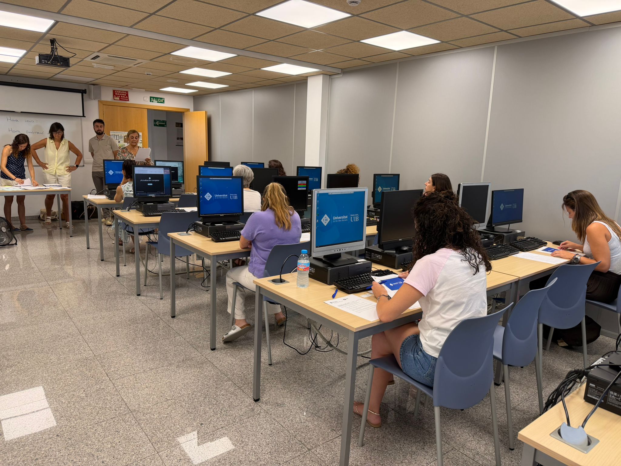 Aspirants a funcionaris a l'aula d'evaluació