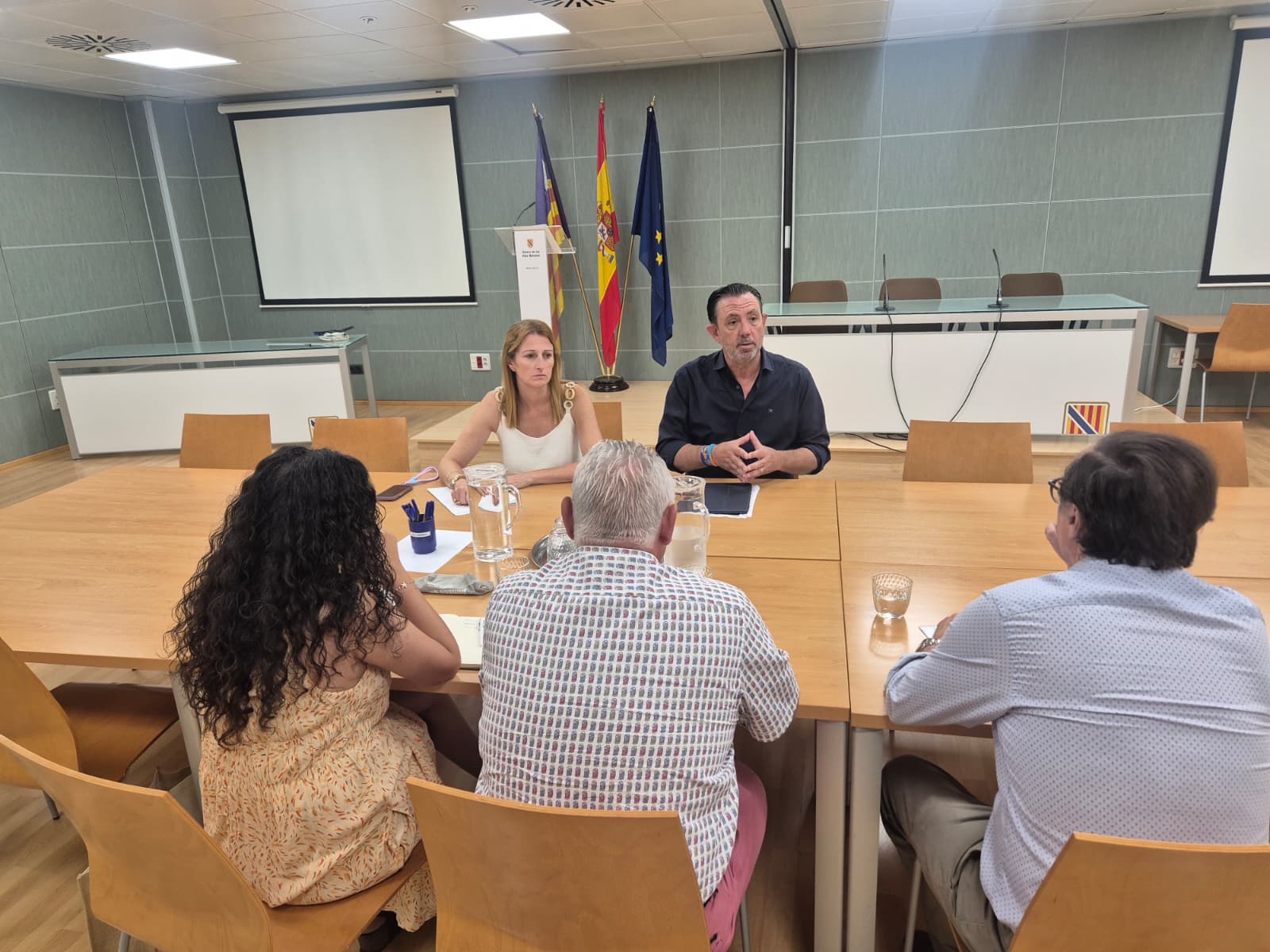 El conseller Sáenz de San Pedro reunit amb AFEDECO, PIMECO i la Confederació Balear de Comerç 