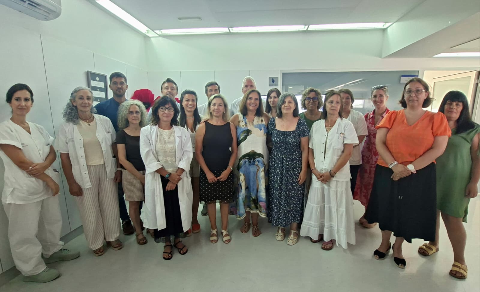 Hospital de Dia de Salut Mental de l’Hospital Mateu Orfila, amb la presència de la consellera de Salut, Manuela García, acompanyada per la directora general de Salut Mental, Carme Bosch, i el gerent de l’Àrea de Salut, Bernardo Pax, en un acte en què han participat representants d’associacions de pacients.