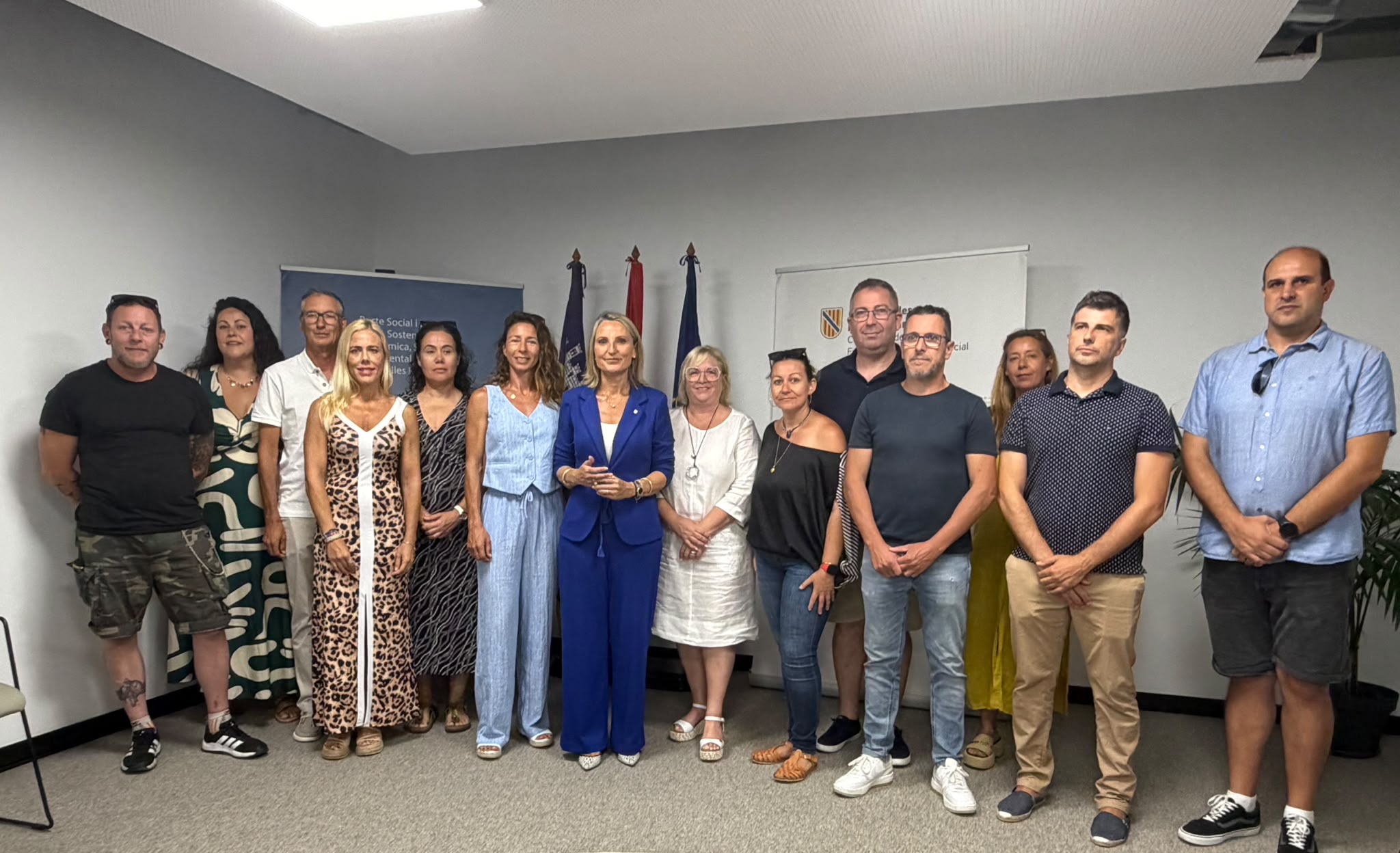 La consellera Catalina Cabrer i representants dels sindicats USO, STEI, CSIF, CCOO i UGT 