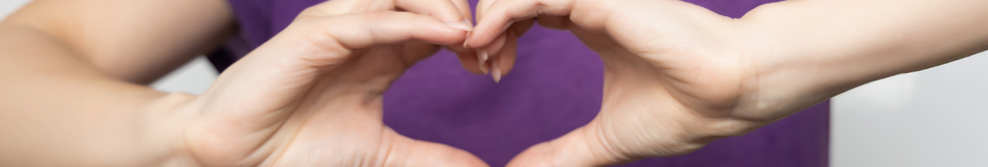 Manos formando un corazón