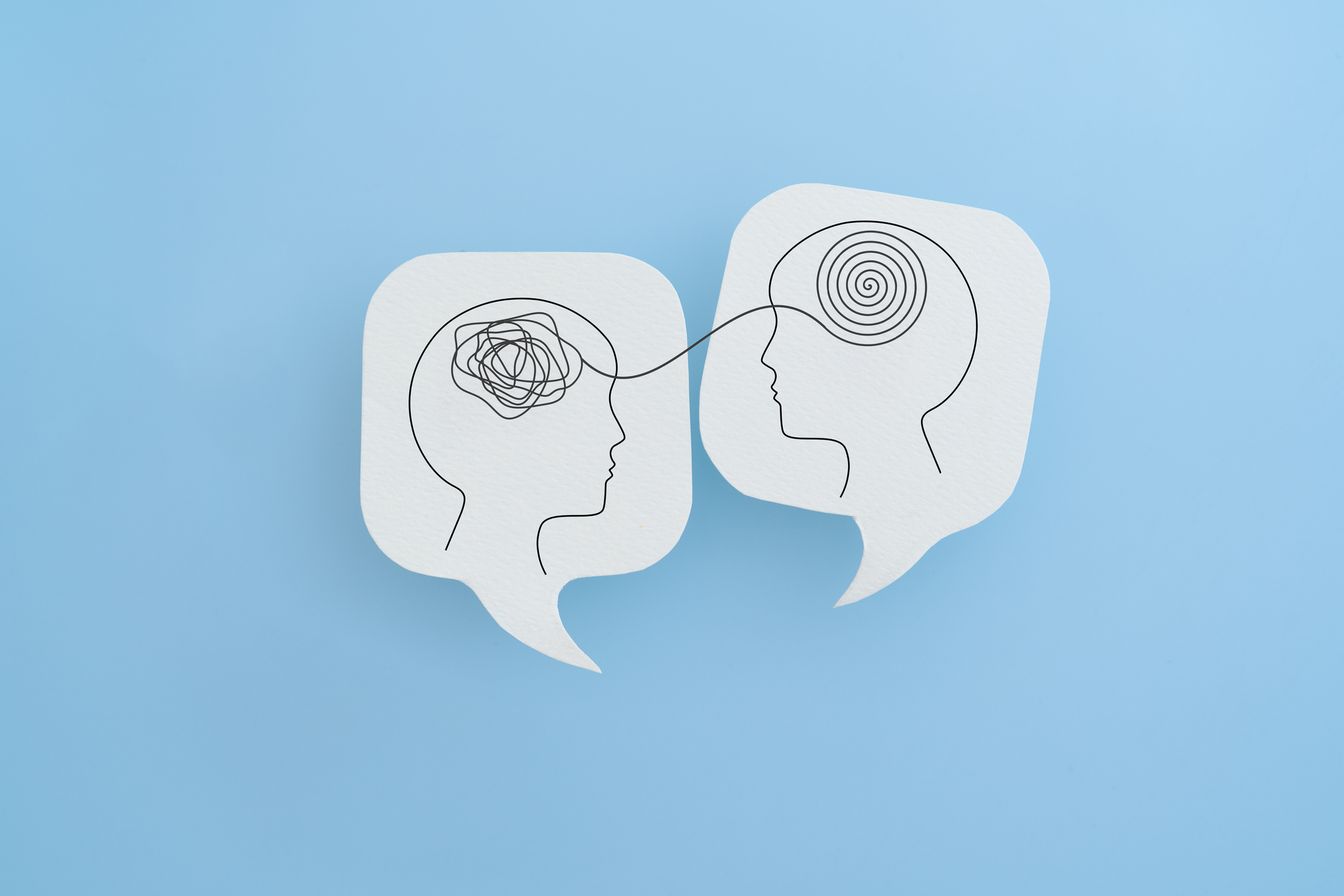 Silueta de dos caps connectats.