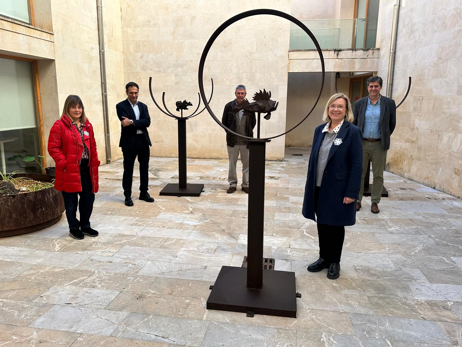 Autoritats al pati de Ca n'Oleo