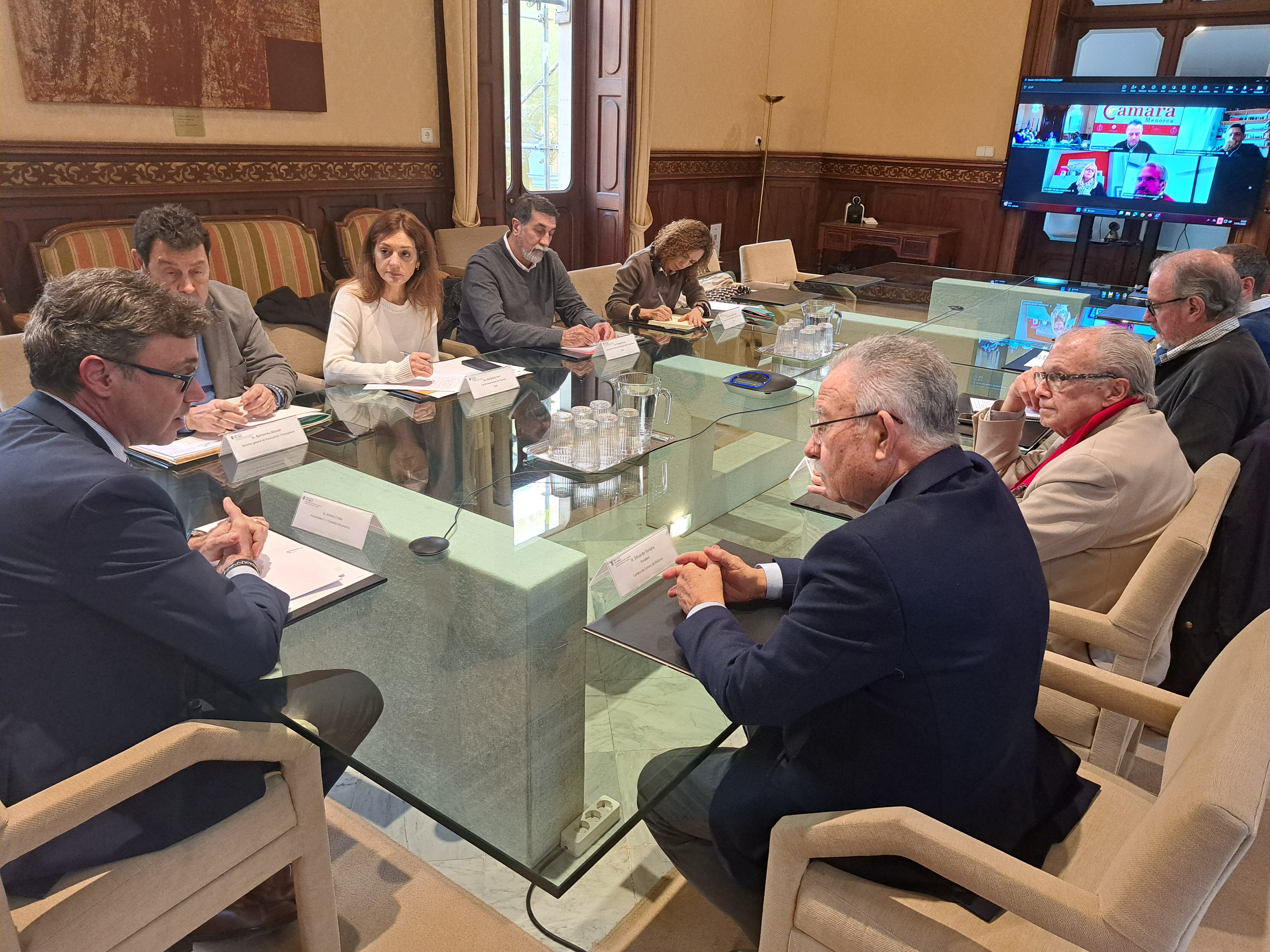 Imatge de la reunió del vicepresident Antoni Costa amb les entitats econòmiques i socials per a explicar els detalls del procés de reforma del sistema de finançament.