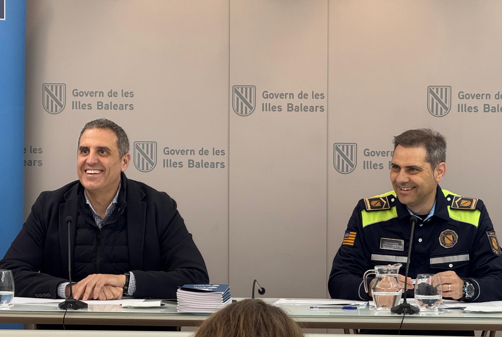 El director general d’Emergències i Interior del Govern, Pablo Gárriz, i el coordinador del Programa Policia Tutor, Rafel Covas.