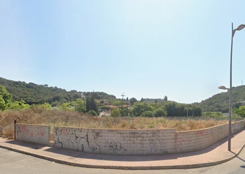 Solar al carrer del Migjorn Gran a Ferreries.