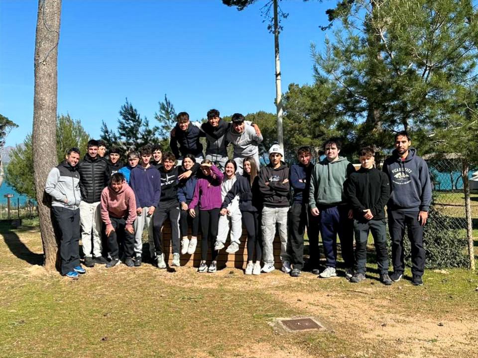  Joves de l'IES Centre de Tecnificació Esportiva de les Illes Balears (CTEIB) a La Victòria.