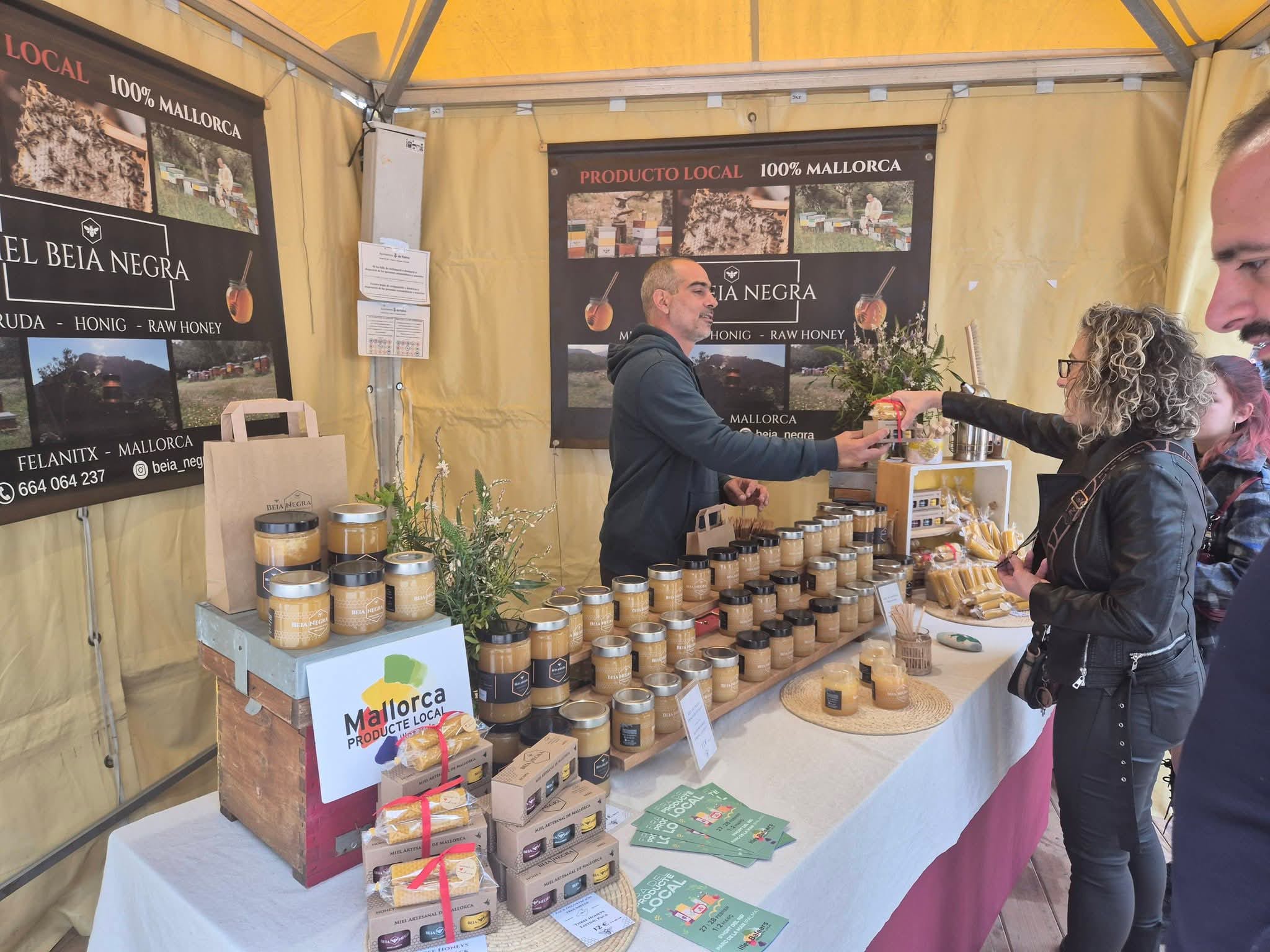 Mostra i fira de producte local, en el marc de la Diada de les Illes Balears.