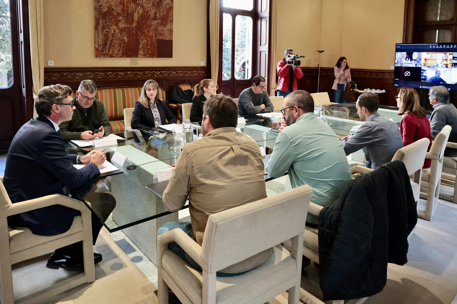 Imatge d’arxiu de la reunió que el Govern va mantenir al març amb representants de les organitzacions professionals agràries per escoltar i analitzar els efectes del conflicte bèl·lic a l’Orient Mitjà