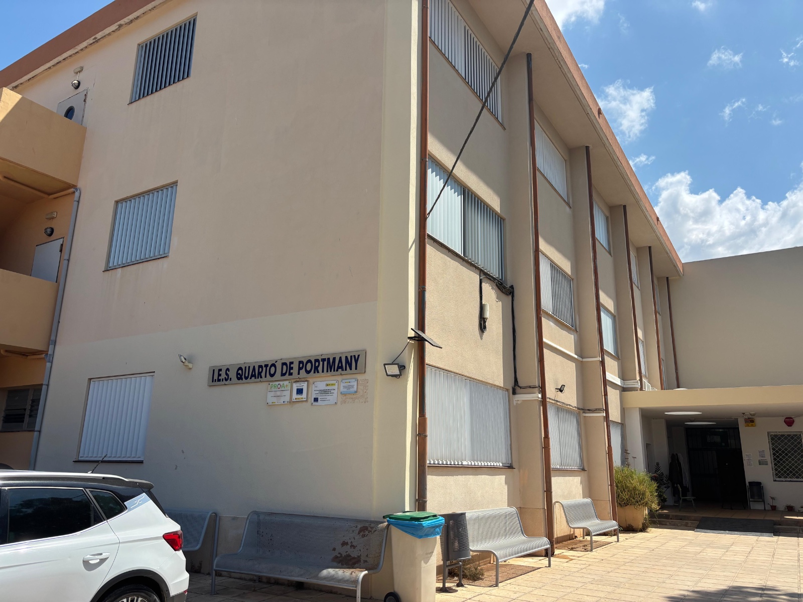 Façana de l'IES Quartó de Portmany
