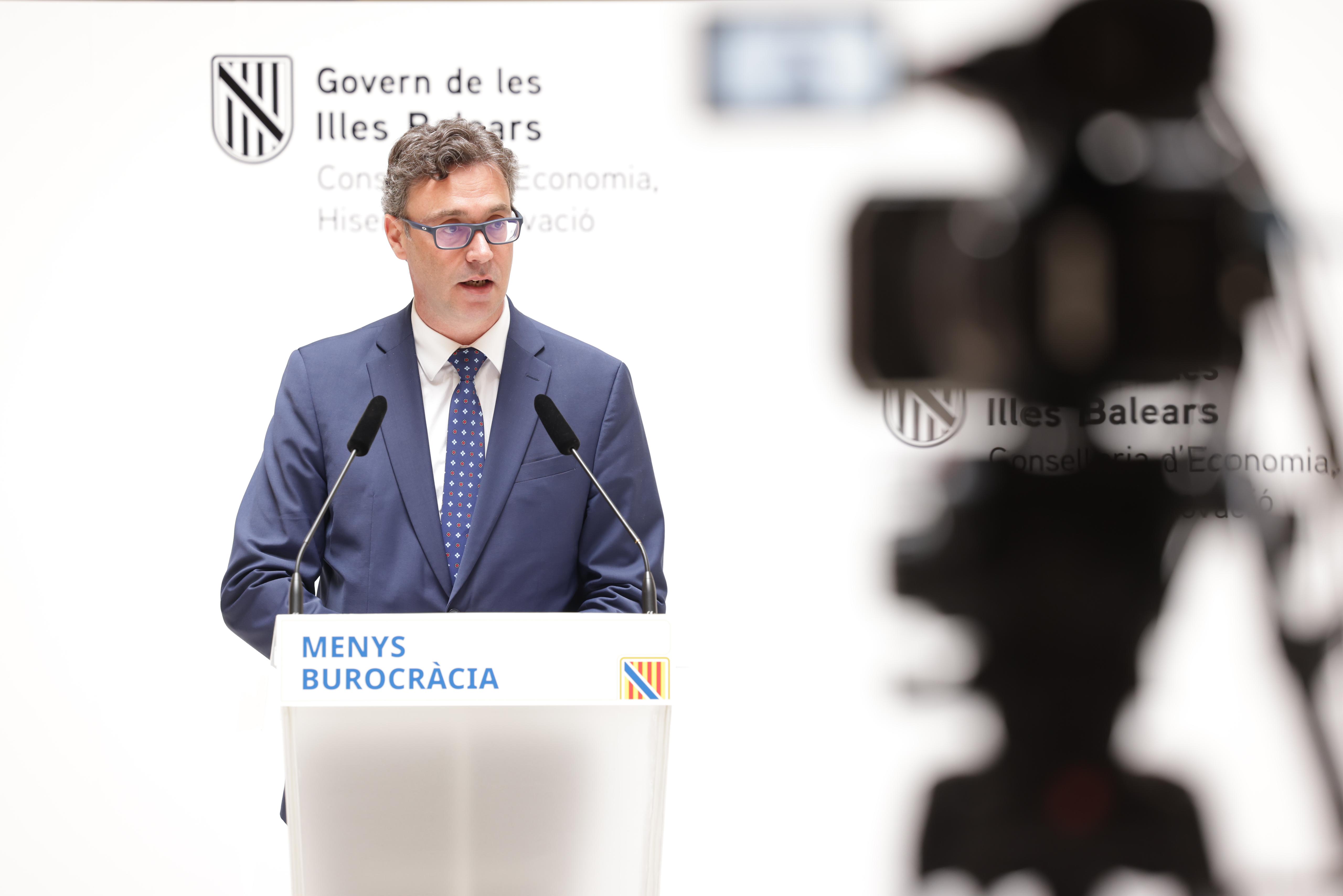 Antoni Costa durant una intervenció a la Conselleria d'Economia, Hisenda i Innovació