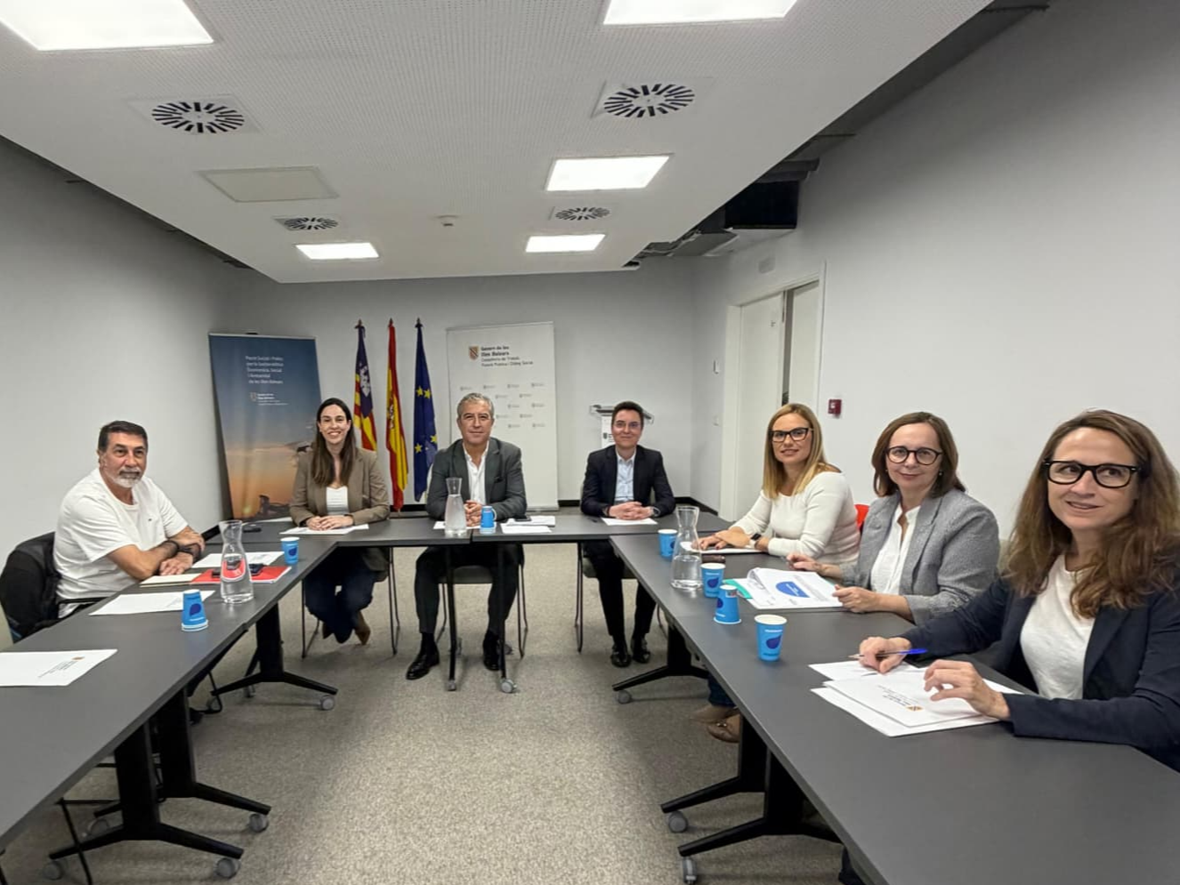 Reunió dels membres de la Mesa de Sostenibilitat.