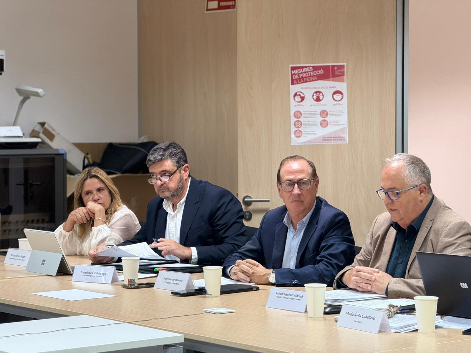 El conseller Juan Manuel Lafuente presideix la Mesa Nàutica de les Illes Balears, acompanyat del director general Toni Mercant.