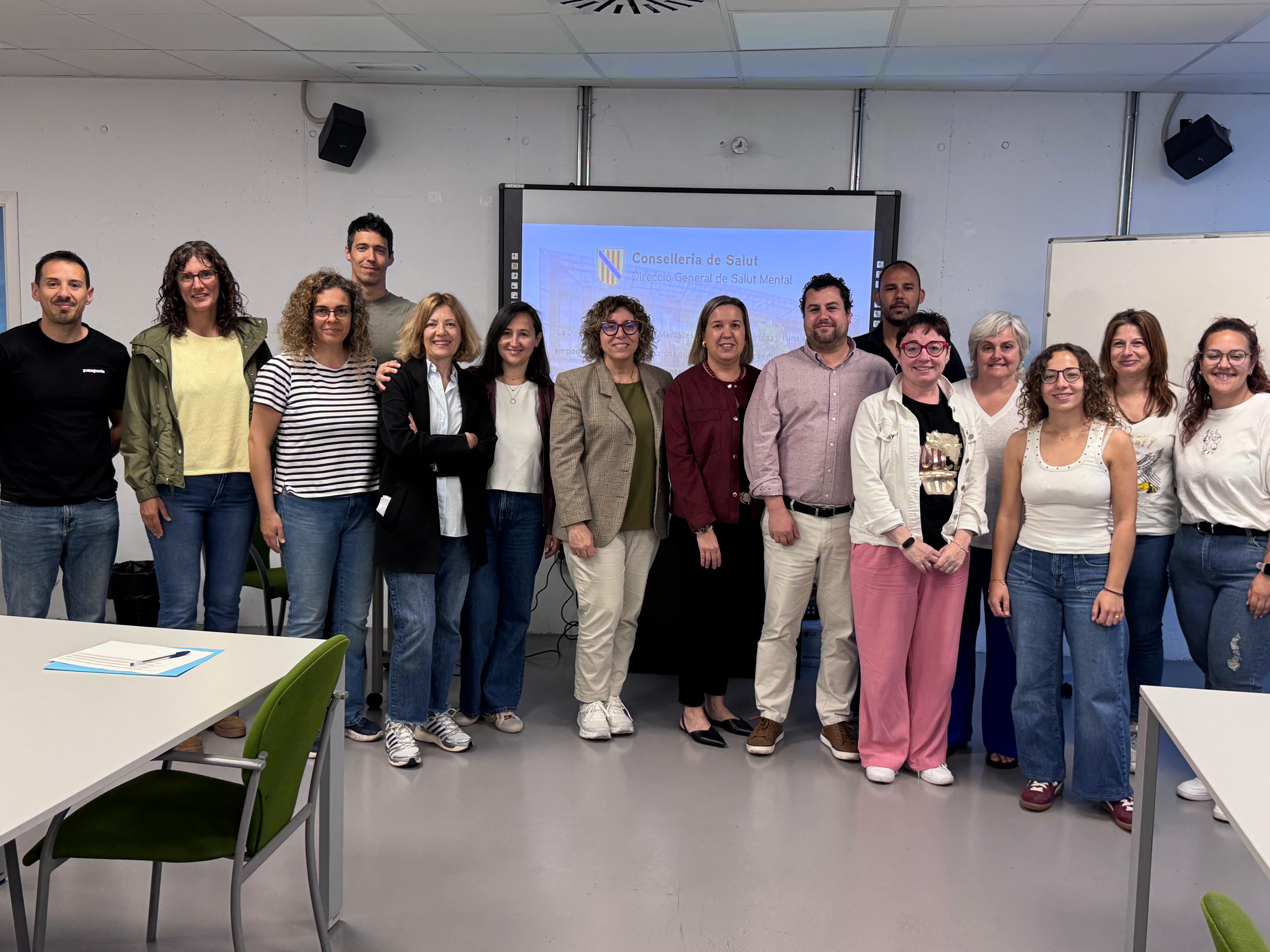  Els participants del curs i les directores generals Carme Bosch i Catalina Isern
