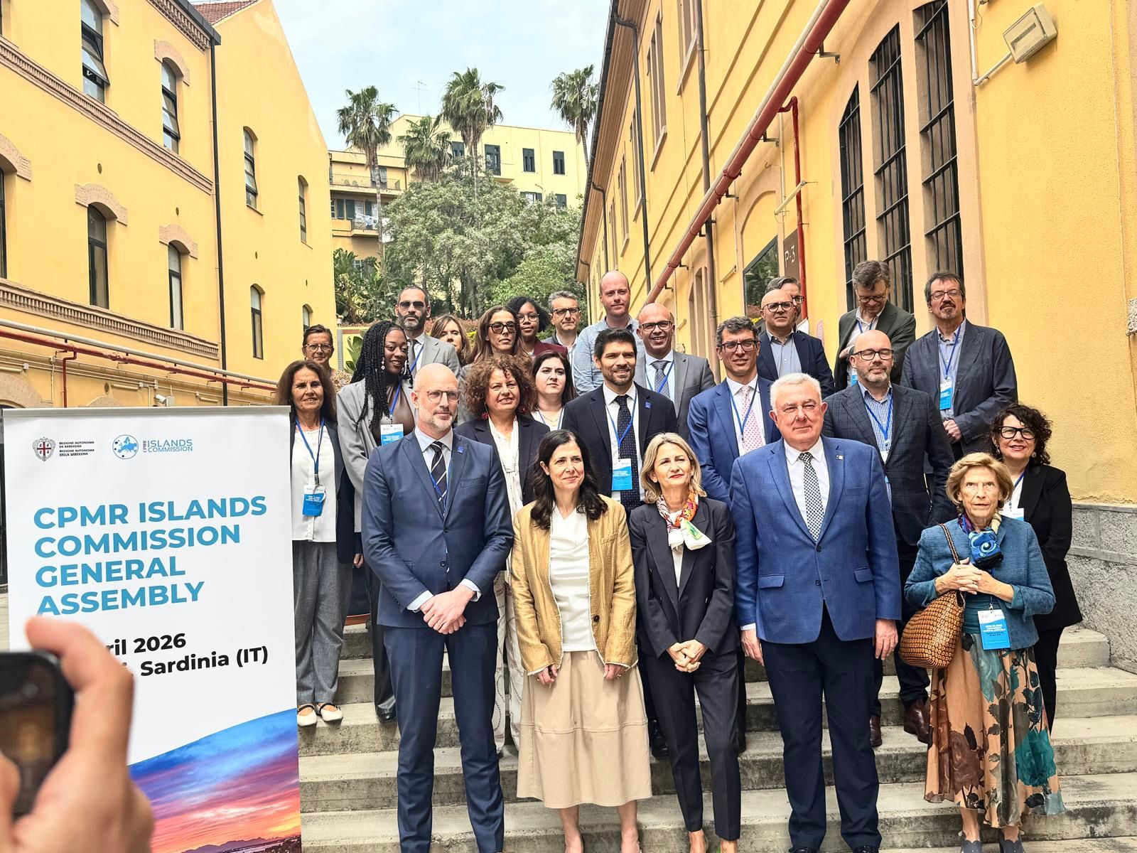 Imatge dels participants en la Comissió Illes de la Conferència de les Regions Perifèriques Marítimes (CRPM), celebrada a Cagliari (Sardenya)