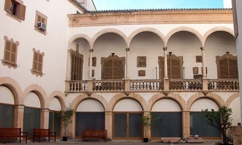 Façana principal del Museu de Mallorca. 