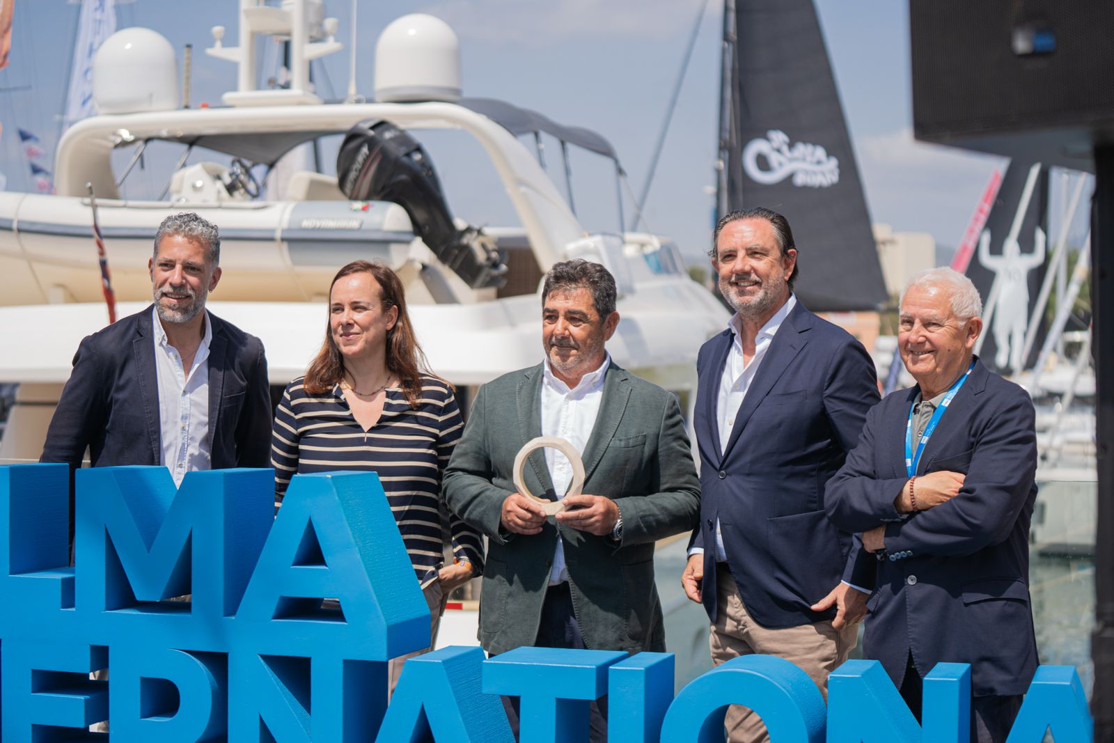 El conseller d’Empresa, Autònoms i Energia, Alejandro Sáenz de San Pedro, ha lliurat aquest matí el Premi Marcial Sánchez Barcáiztegui a Jaume Vaquer