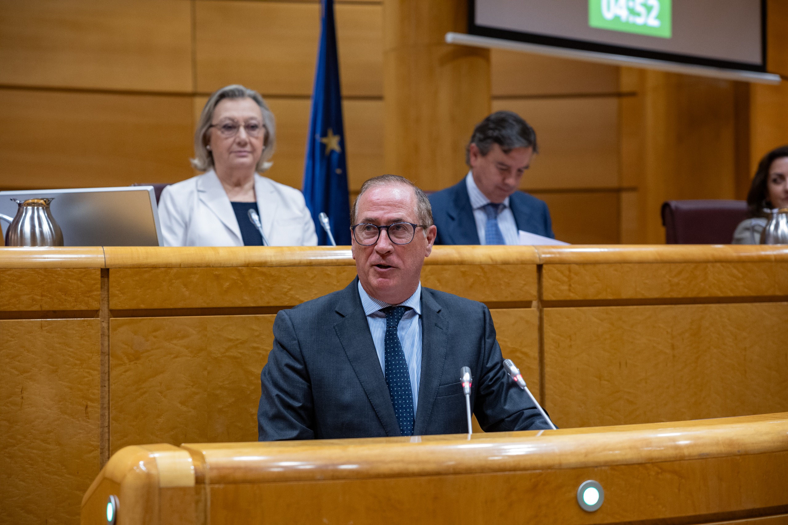 El conseller Lafuente a la tribuna del Senat. 