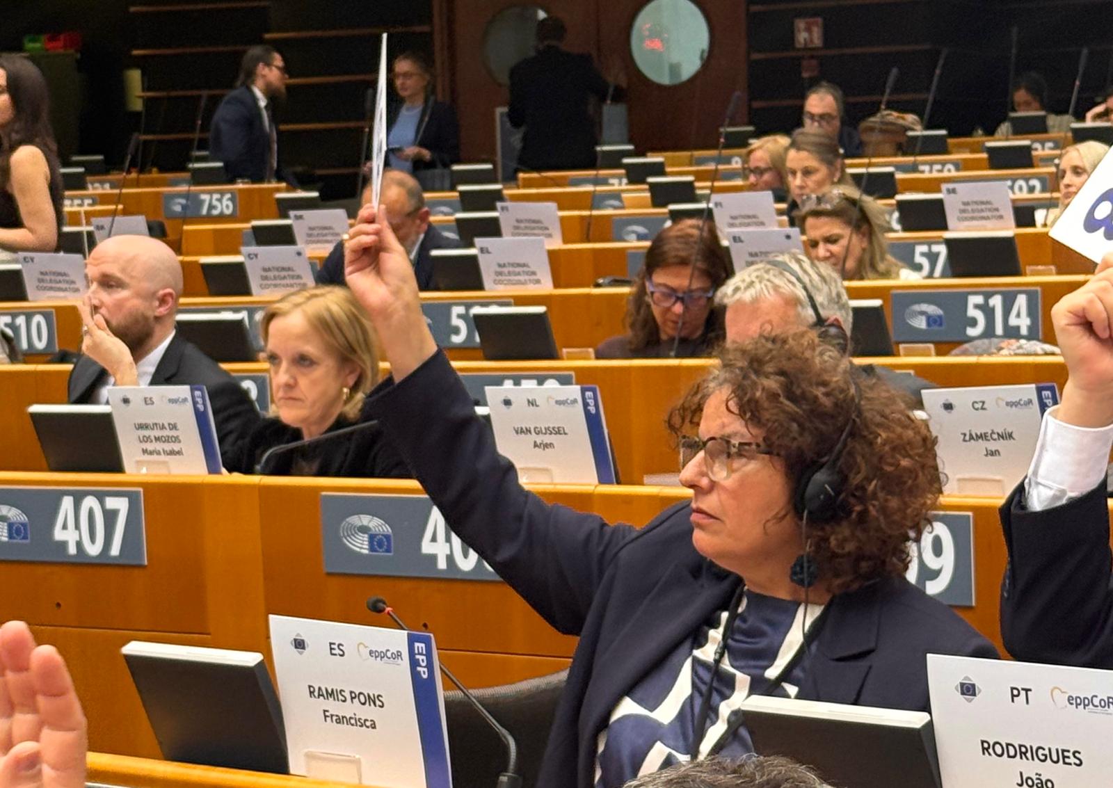 La directora general de Relacions Institucionals, Xesca Ramis, a Brussel·les