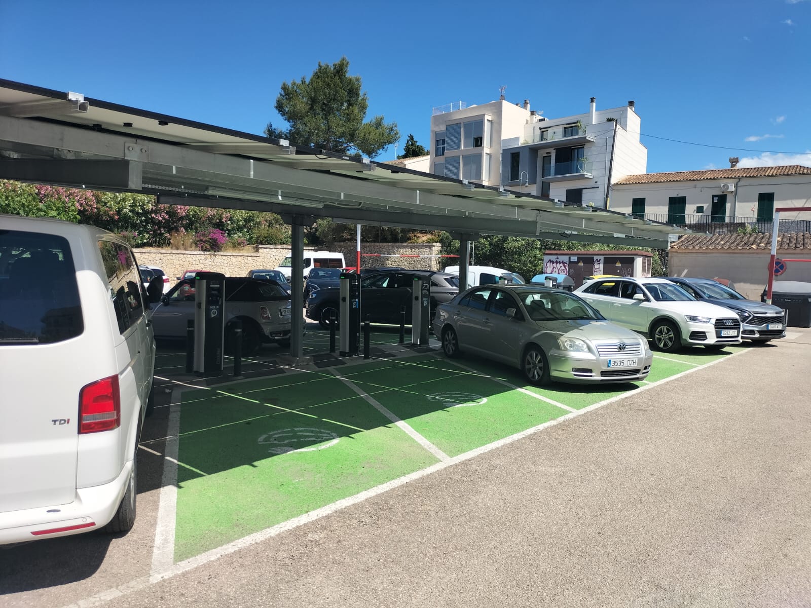 Punts de recàrrega a un aparcament
