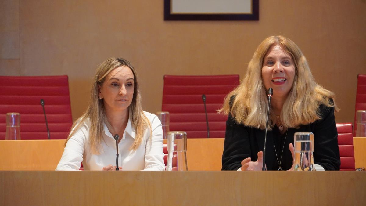 Carmen Reynés i Maria Castro durant la presentació.