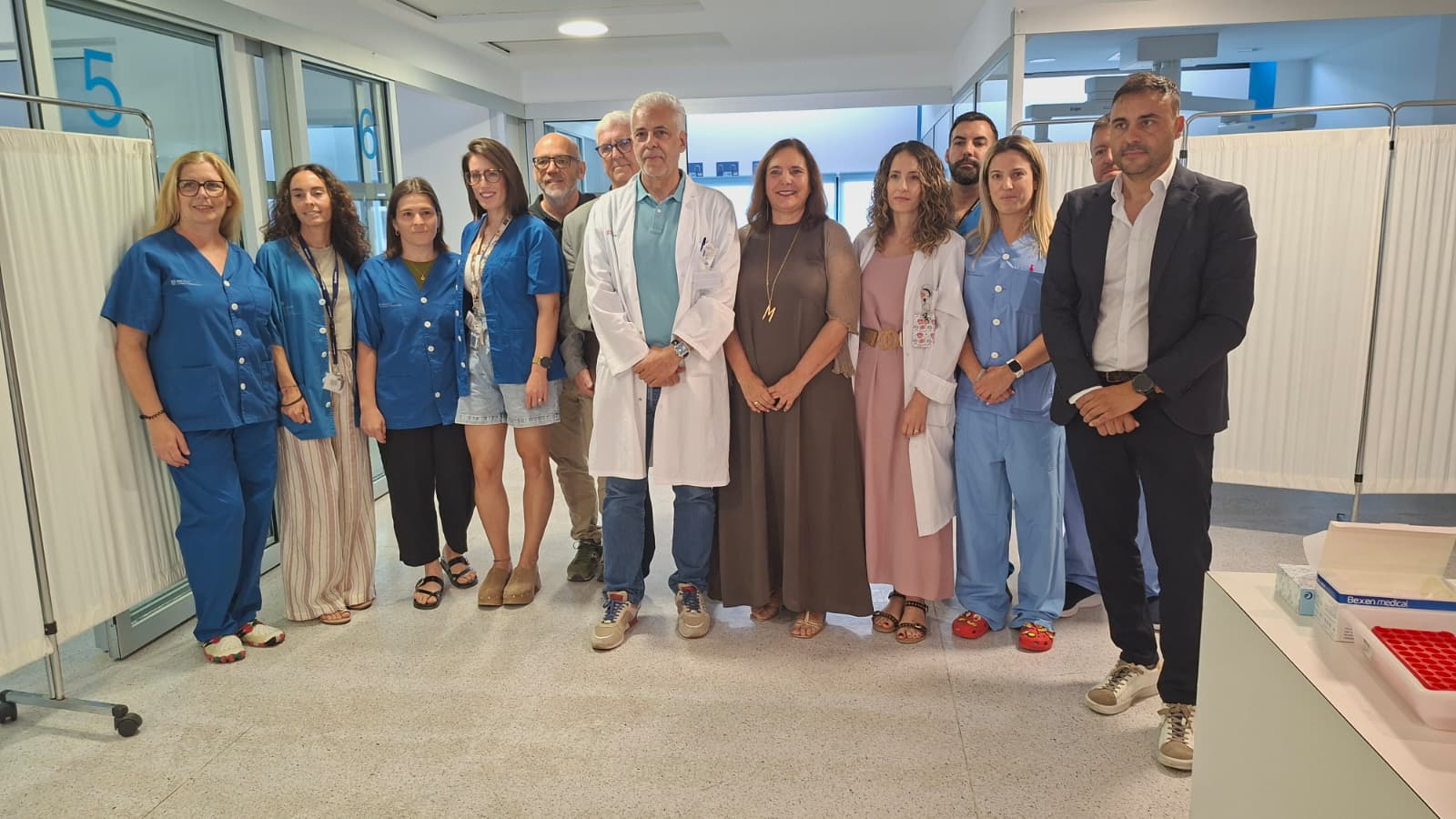 La consellera de Salut amb l'equip de la Unitat de Trasplantaments