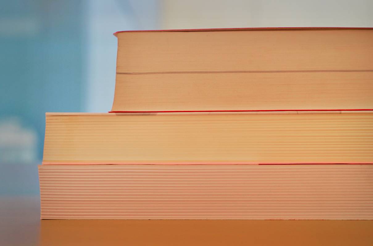 Primer pla de llibres d'estudi. 