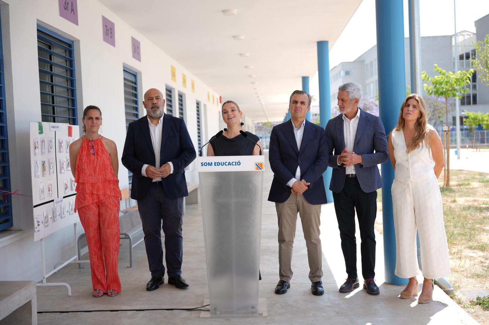 La presidenta Prohens amb les autoritats assistents a la inauguració del CEIP Tramuntana