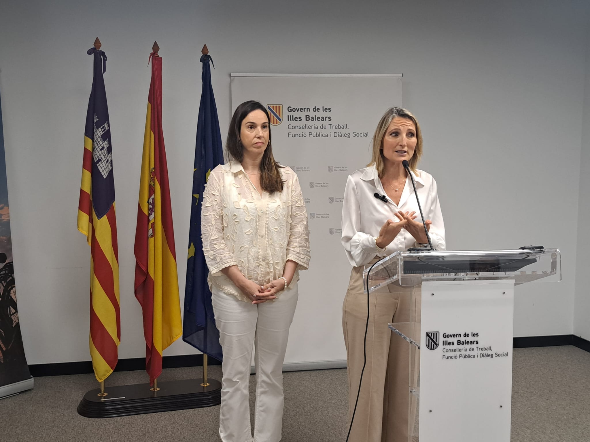 La Conselleria de Treball, Funció Pública i Diàleg Social durant la roda de premsa