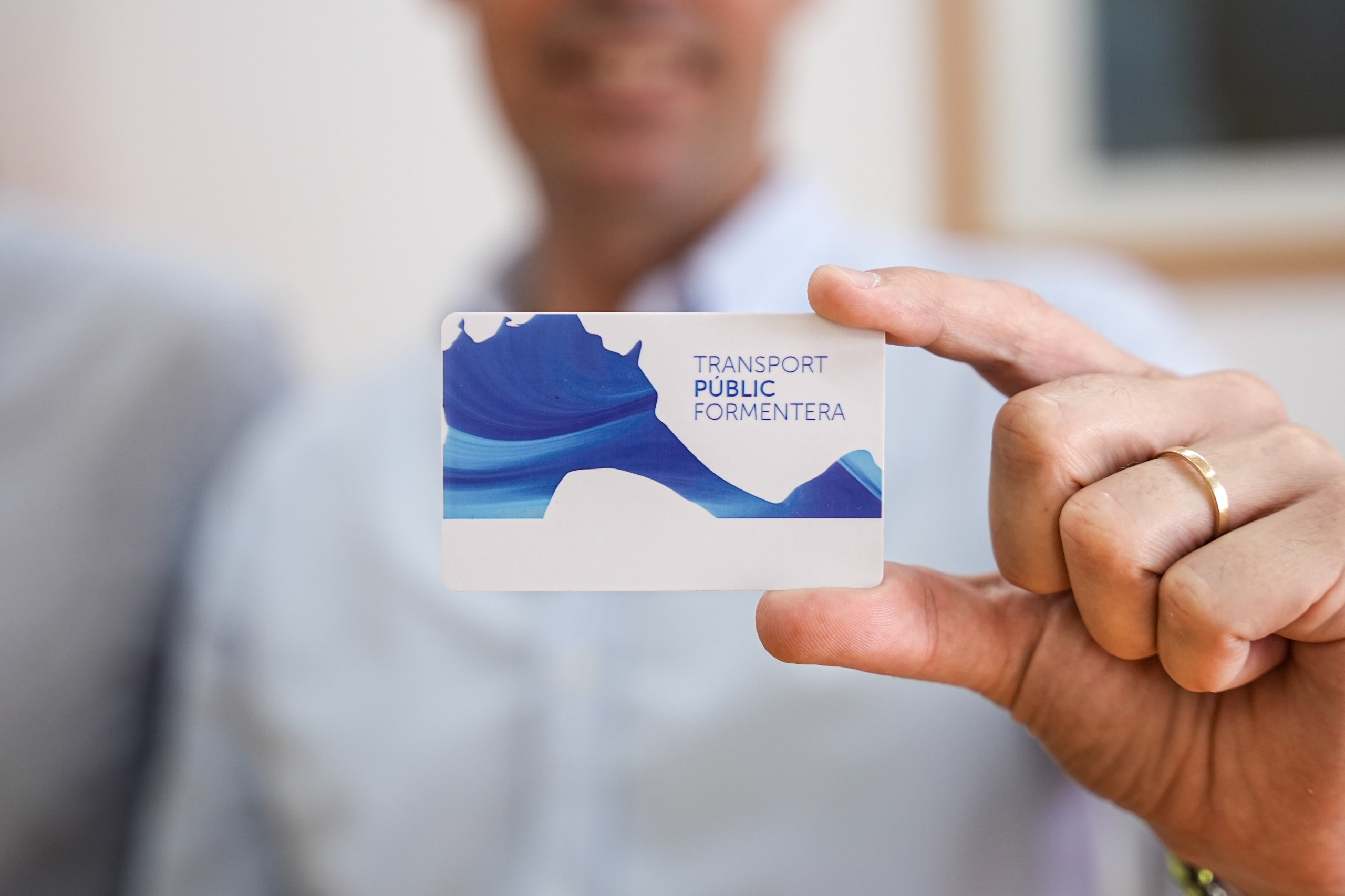 Nova targeta amb moneder virtual de transport públic a Formentera
