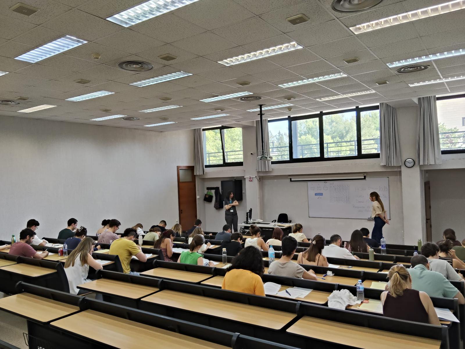 Examen per a optar a una de les 97 places fixes de facultatiu especialista d’àrea