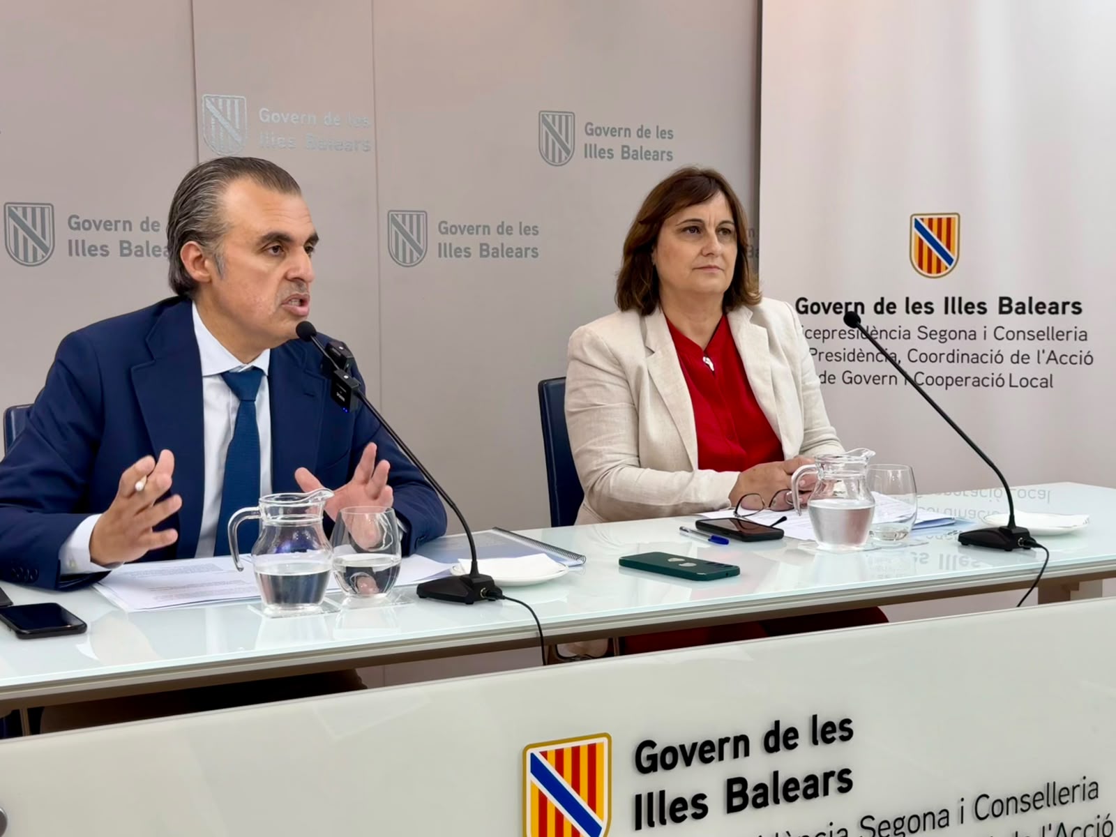 El Govern presenta un nou protocol per reforçar la resposta dels centres educatius davant emergències i fenòmens meteorològics adversos