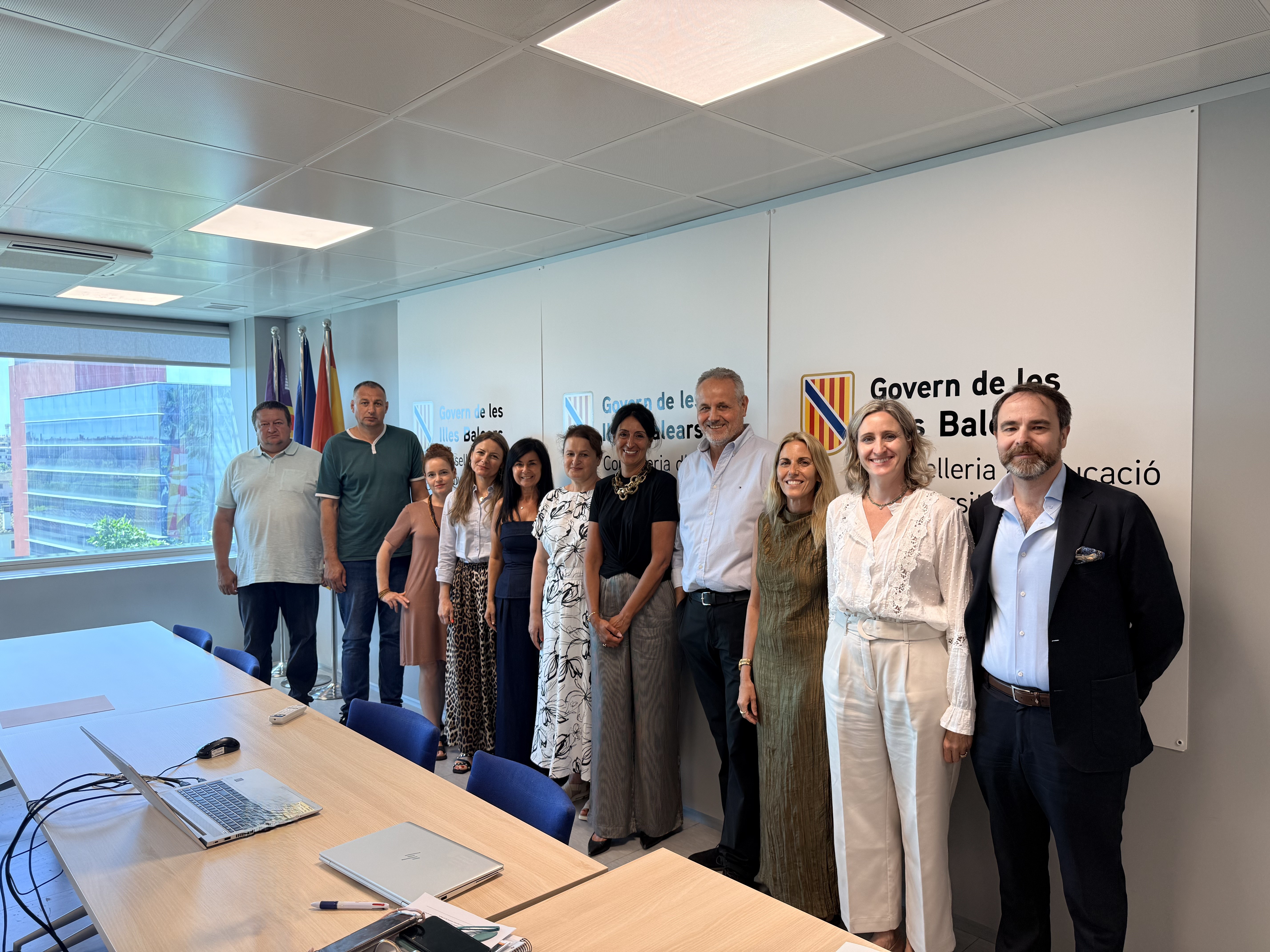 Educació, la direcció de l’IES Can Balo i l’IRIE-UIB reben una delegació educativa de Romania dins les jornades d’intercanvi pedagògic entre les Illes Balears i Sălaj