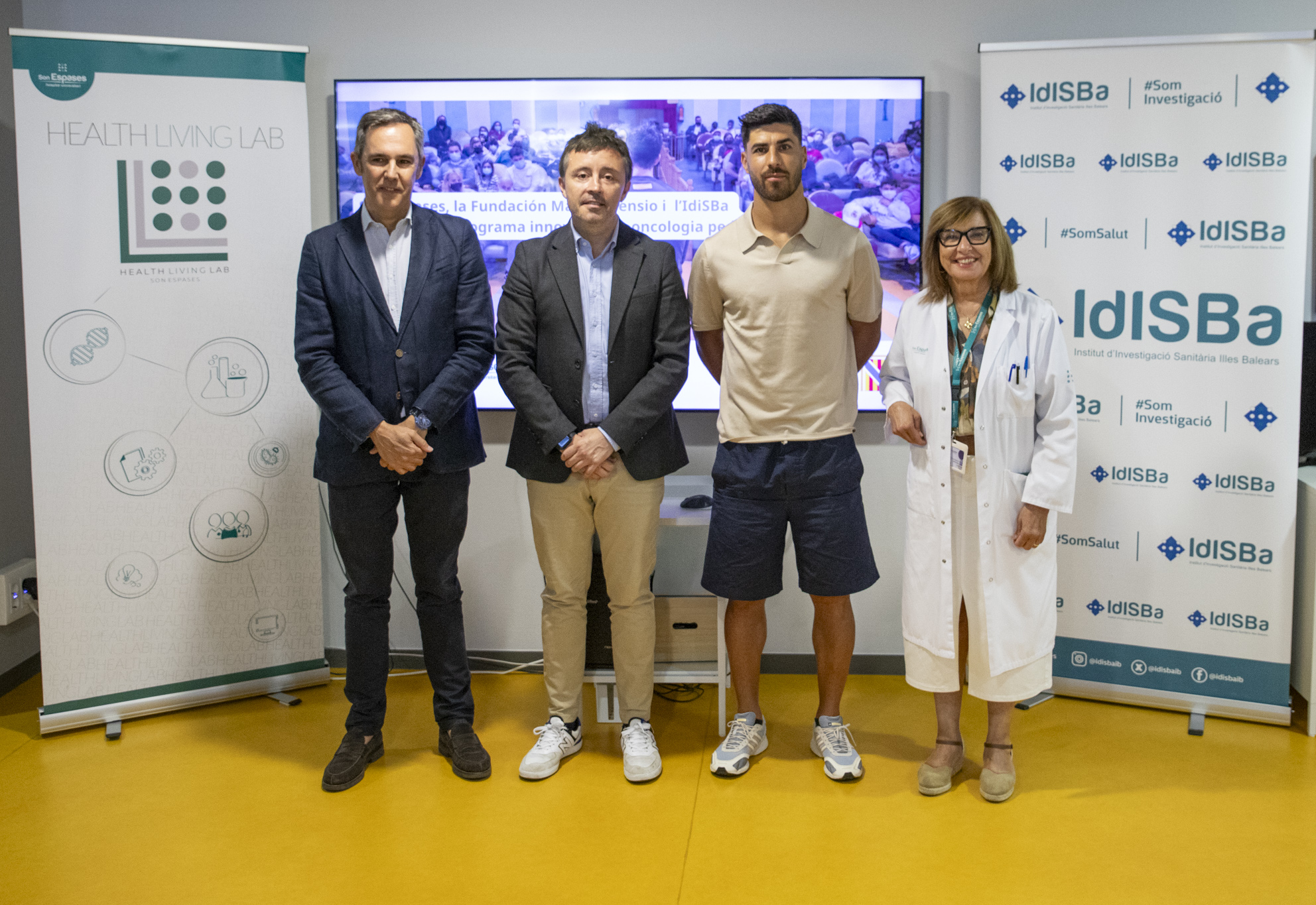 L’acord ha estat signat per la directora gerent de l’Hospital Universitari Son Espases, Cristina Granados; el director científic de l’IdISBa, Tomàs Ripoll, i el president de la Fundación Marco Asensio, el futbolista Marco Asensio, en presència del director general del Servei de Salut, Javier Ureña