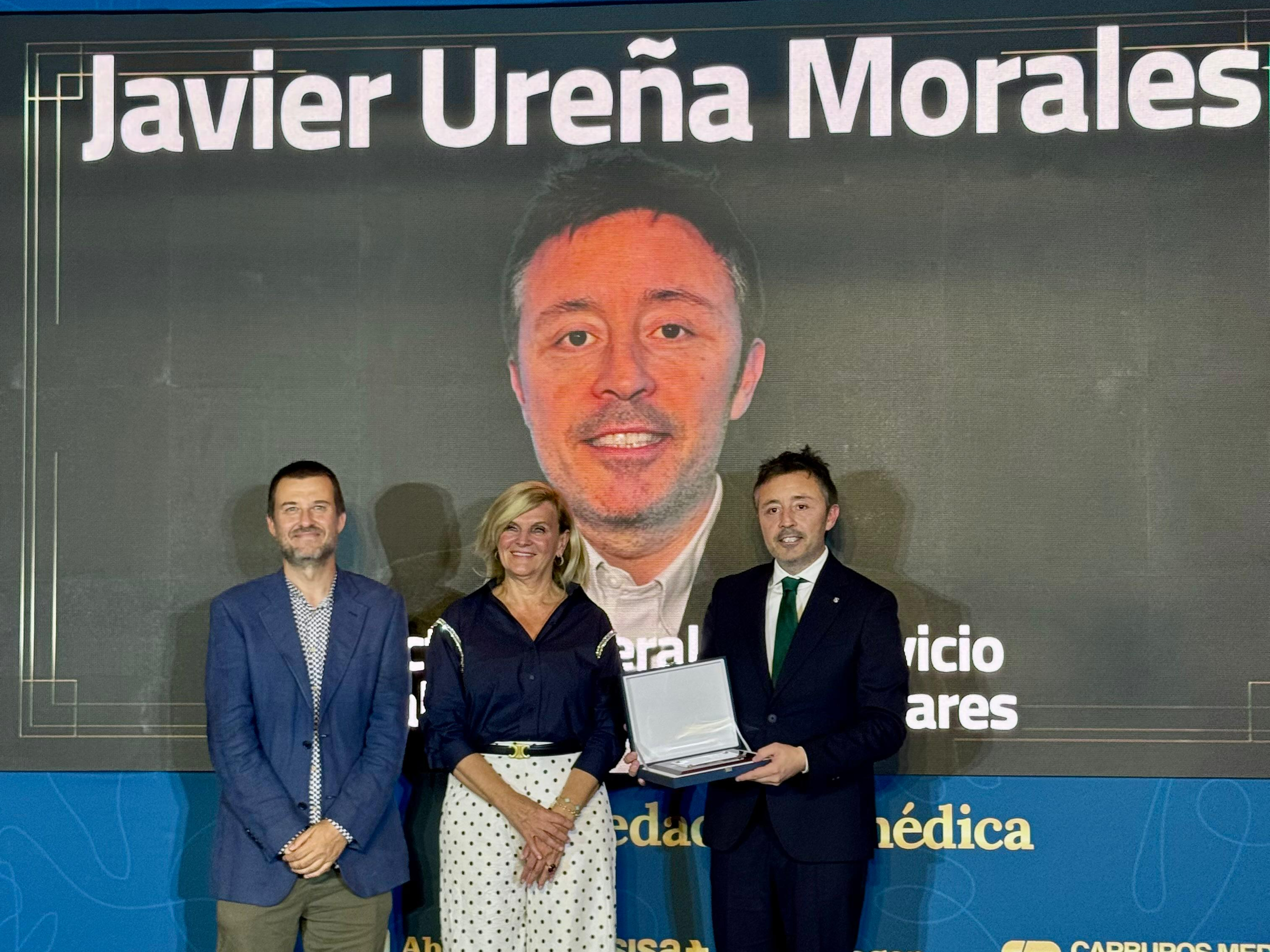Javier Ureña en el moment en què rep el premi