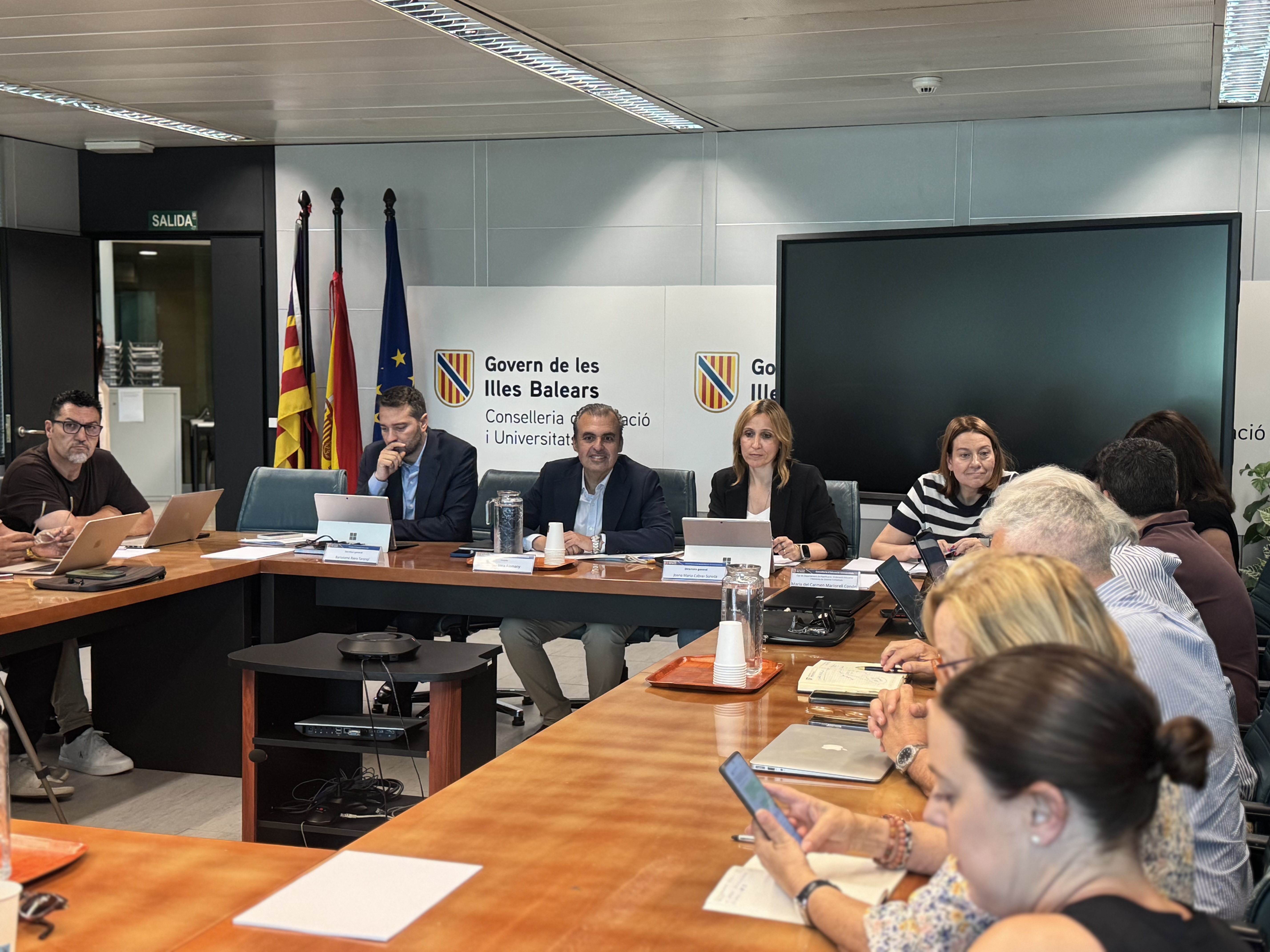 Educació impulsa la reducció de la càrrega lectiva dels docents majors de 55 anys i l’augment del complement de tutoria als centres concertats