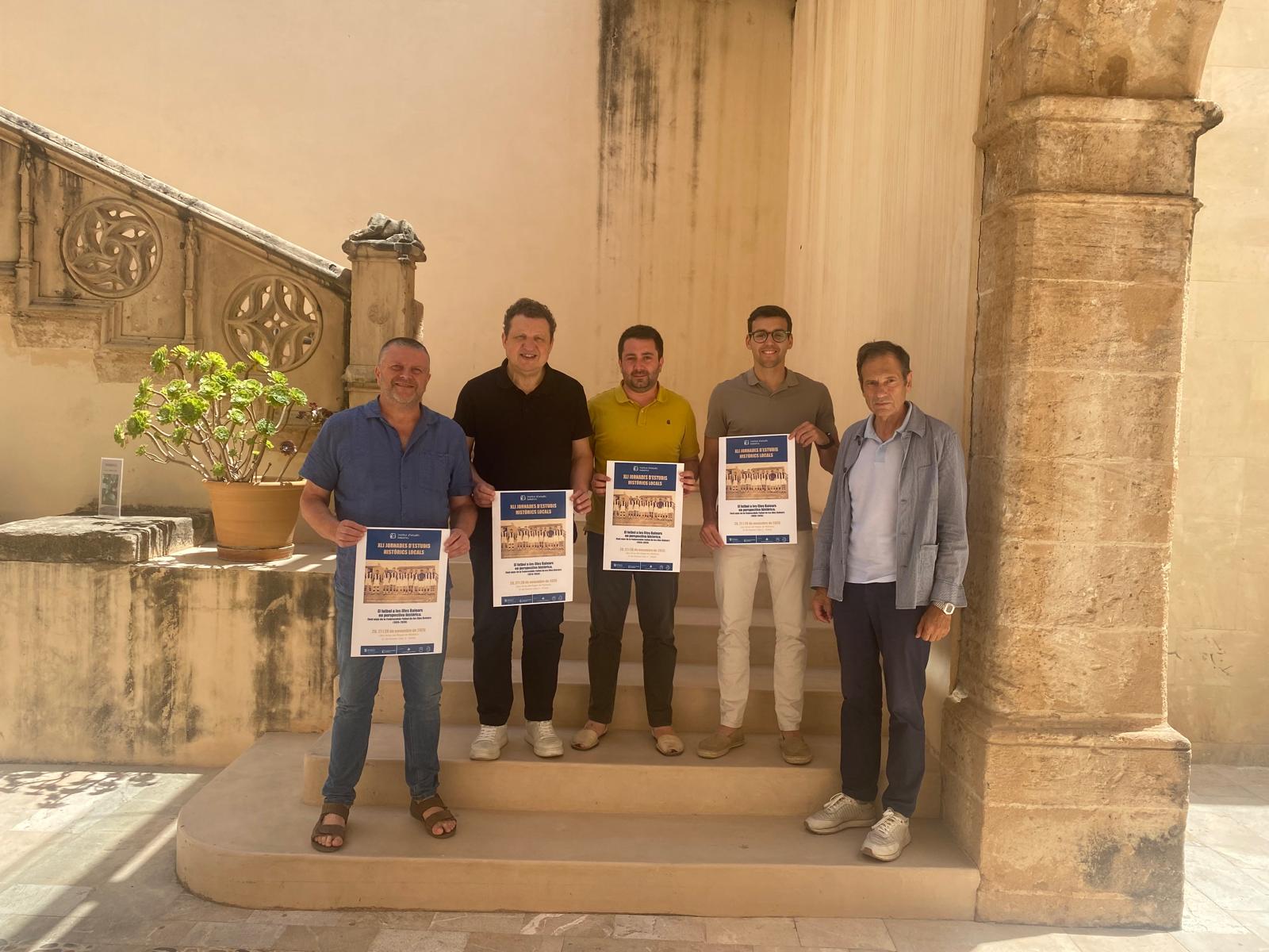 Imatge de grup de la presentació de les jornades. 