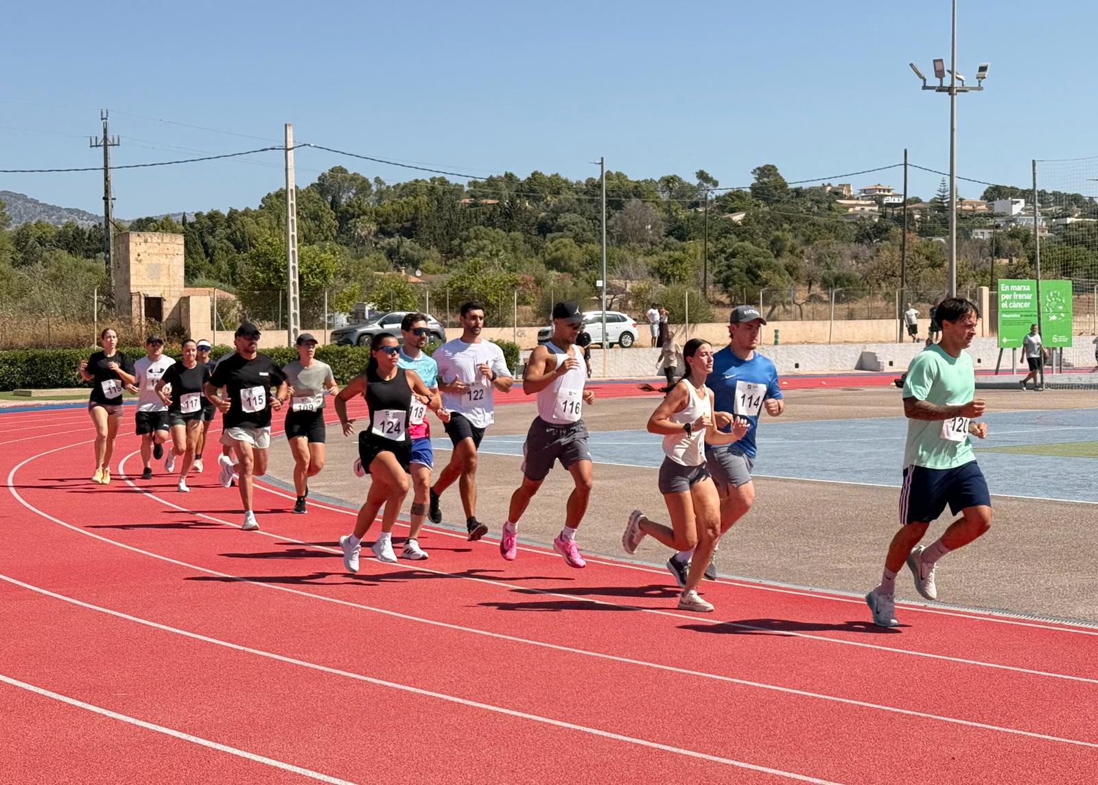 Els candidats durant la prova de resistència de 1.000 metres.