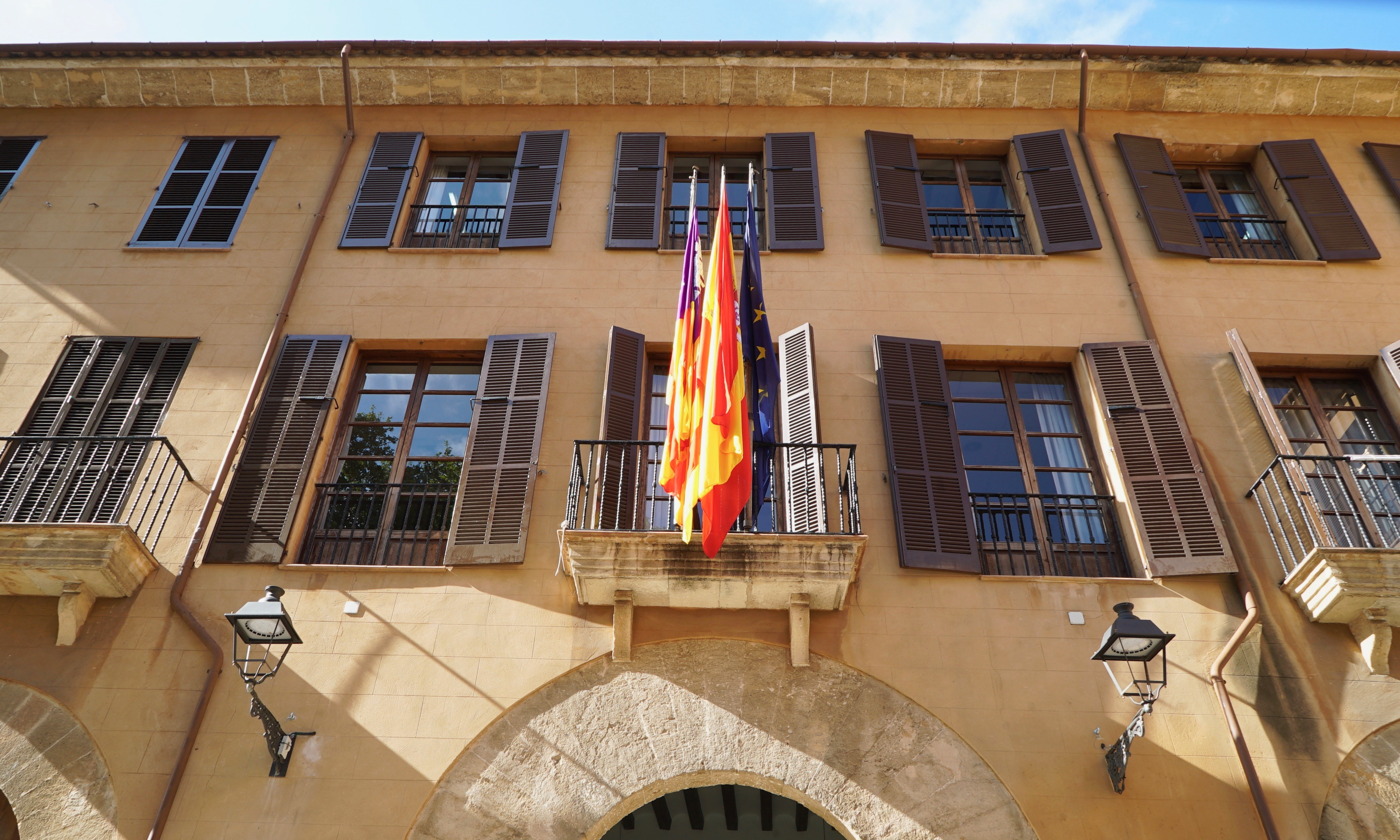 Façana de la Conselleria de Famílies, Benestar Social i Atenció a la Dependència.
