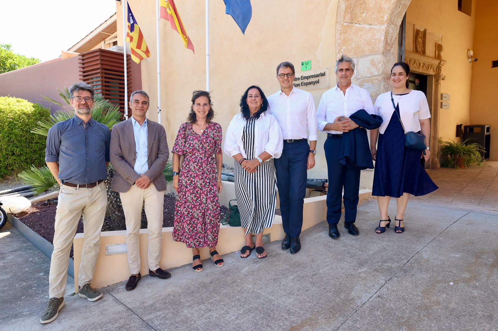 Les autoritats balears amb una delegació institucional de l'Ambaixada de França a Espanya.